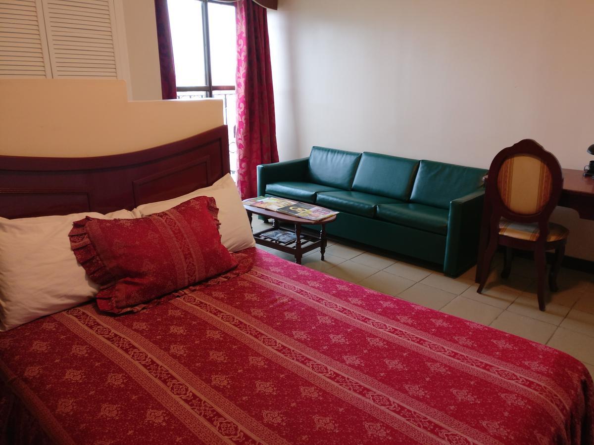 Regency Suites Hotel Джорджтаун Экстерьер фото