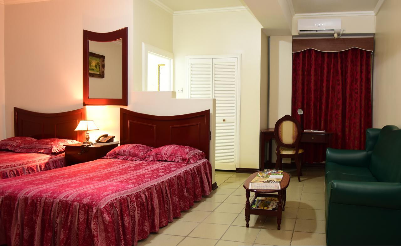 Regency Suites Hotel Джорджтаун Экстерьер фото